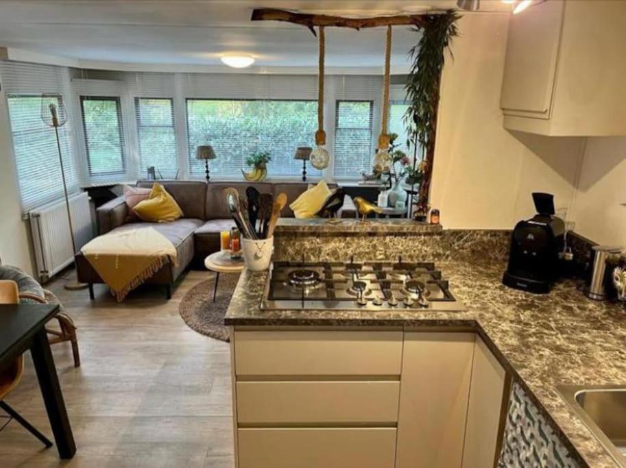 Sfeervol Chalet In Het Bos 넌스피트 외부 사진
