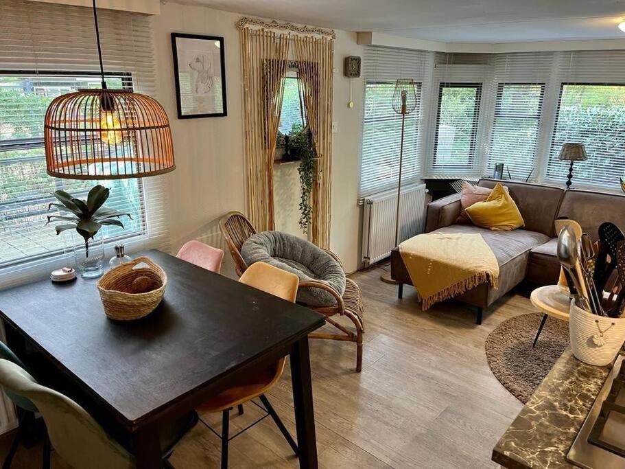 Sfeervol Chalet In Het Bos 넌스피트 외부 사진